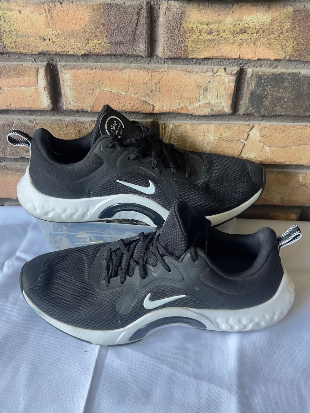 Nike Women's Black and White Athletic Sneakers